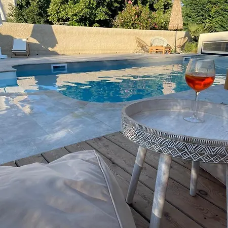 Sous Les Etoiles En Provence, Les Bambous Et Les Grands Chenes Nyaraló Lurs
