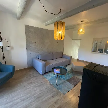 Sous Les Etoiles En Provence, Les Bambous Et Les Grands Chenes Lurs