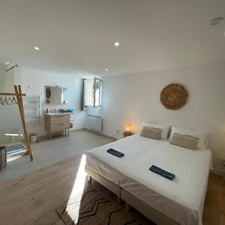 Holiday home Sous Les Etoiles En Provence, Les Bambous Et Les Grands Chenes *